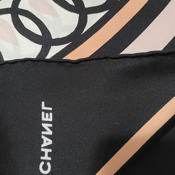 Sold‼️🌟Host Pick🌟Chanel scarf size 90×90cm(in) - Picture 4 of 11